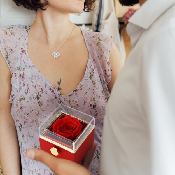 Valentines Day Gift Acrylic Rotatable Preserved Roses Jewelry Box - 图片 4